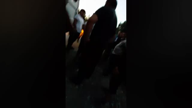 Папан айылында жолду тосуп, өткөрбөй жатышат