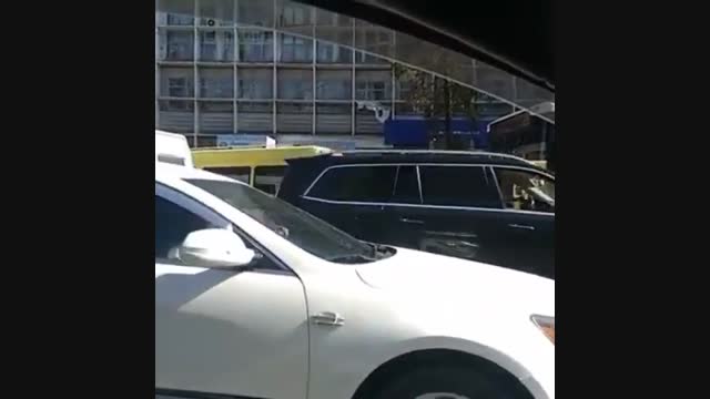 Маршурттук таксинин айдоочулары мушташып жаткан видео тарады