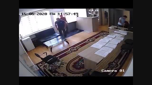 Жалал-Абадда ишкерден опузалап акча талап кылган кылмыштуу топтун мүчөлөрү кармалды