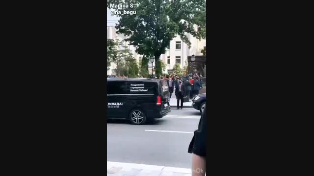 Шавкат Мирзиёевдин Москвадагы Өзбек жарандары менен учурашканы көптүн көңүлүн бурду