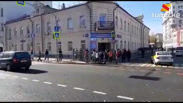 Москва шаарында шайлоого кезек күтүп турушат 