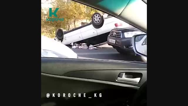 Бишкекте эки жеңил унаа сүзүштү