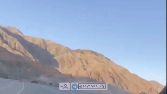 Боомдо катуу ылдамдыкта келе жаткан унаа жол кырсыгына кабылды