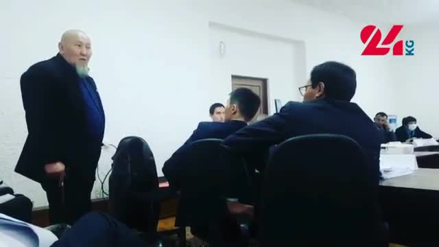 "Атаңдын башы! Оозуңа карап сүйлө". Конституциялык кеңешменин жыйынындагы кайым айтышуу