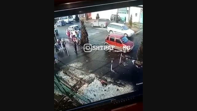 Өзгөндө жеңил унаа 6 жашар кызды сүзүп, ал ооруканага жеткирилди