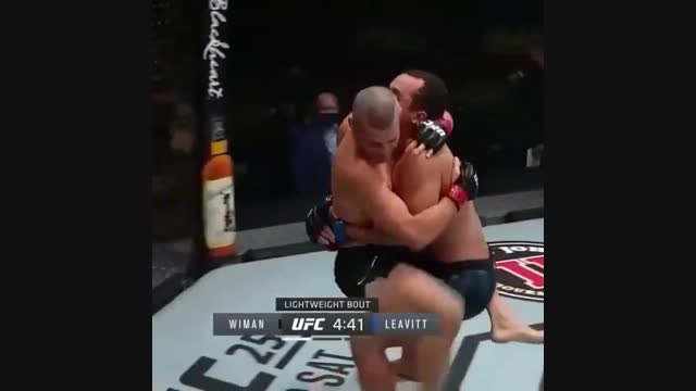 UFCде укмуштуудай нокаут орун алды. 