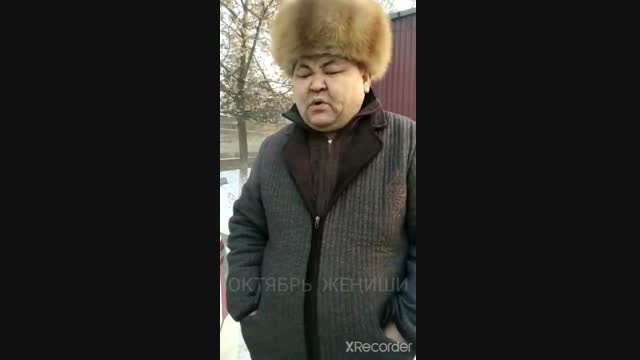 Бет капчан адамдар Ташчайнардын унаасынын терезесин таш менен талкалап кетишти