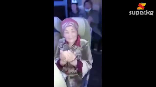 Түркиядагы мигранттар  шайлоого бара жаткандагы видео