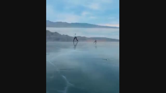 Укмуш видео: Кыргыз өлкөсүнүн тоолорундагы тоңгон көлдүн үстүндө муз тебүү