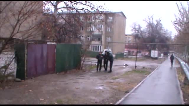 Баткенде Жаза аткаруу мамлекеттик кызматынын кызматкерлери пара алган деп шектелүүдө 