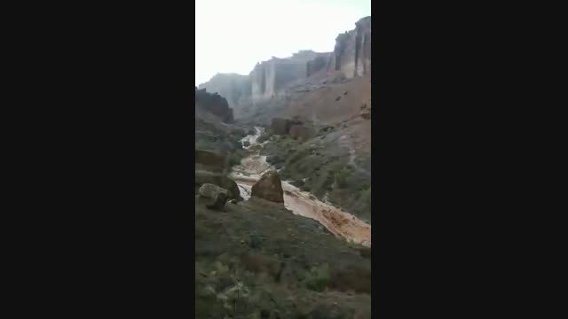 Казакстандагы Чарын каньонунда сел жүрүп мугалим менен окуучу кыз каза болду