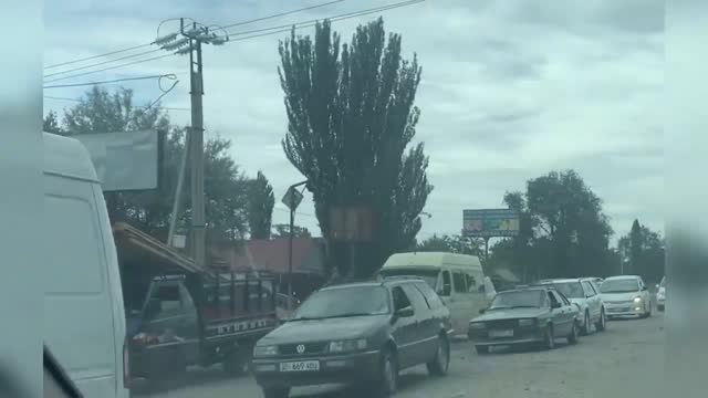 Сокулуктагы жолдо тартылган видеодогу инспектор жумуштан айдалды