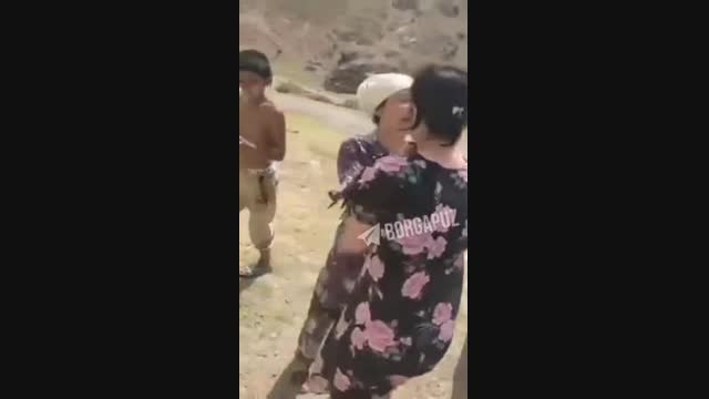 Ташкентте аял эл суу ичкен дарыяга жуунганы үчүн ур-токмокко кабылды