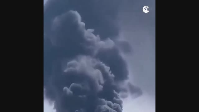 Кувейттеги эң чоң унаанын дөңгөлөгү төгүлгөн жай күйүп кетти.
