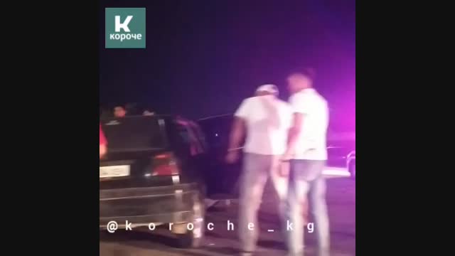 Бишкекте эки жеңил унаа сүзүшүп, 4 адам жабыркады 