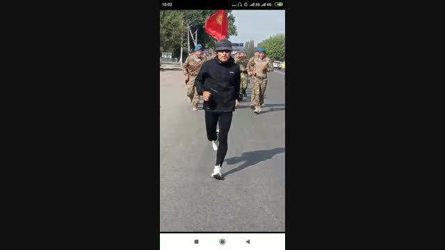 Жөө күлүк Кайратбек Рапиев Бишкекке кирип келди