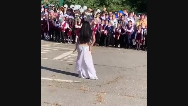 Билим күнүндөгү чыгыш бийи