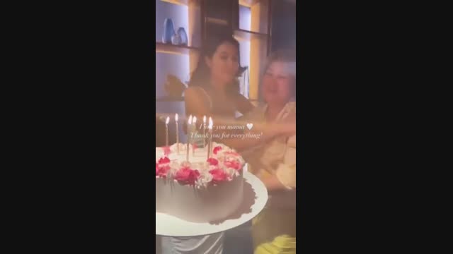 Модель Бегимай Карыбекова туулган күнүн белгилөөдө