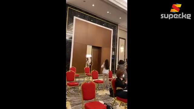 Мерьем Узерли Бишкекте маалымат жыйын берүүдө