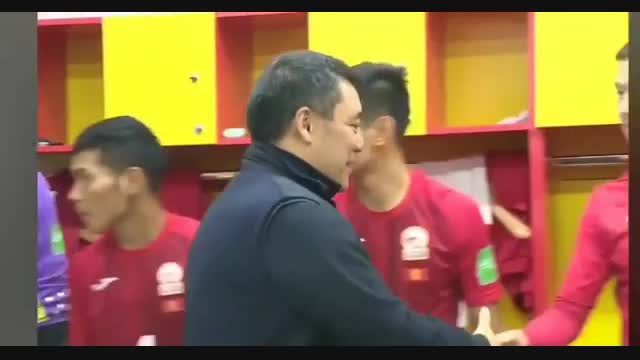Садыр Жапаров "Ак шумкарларды" куттуктады