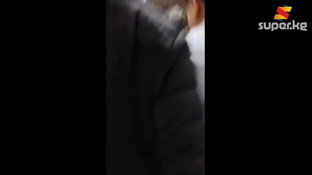 Жоомарт Оторбаев сот залына алып келинди