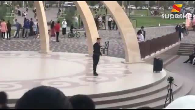 "Бир адамдан бир китеп"