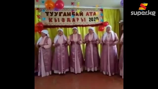  Айылды шаңга бөлөгөн шайыр апалар