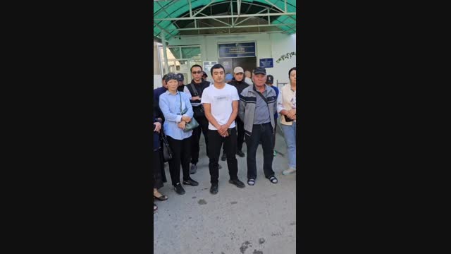 Караколдогу төрөт үйүндөгү окуя: Ымыркайдын атасы Садыр Жапаровго кайрылуу жасады