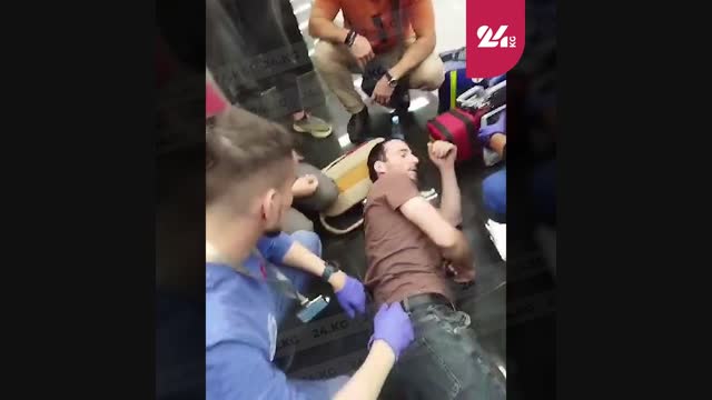 Кыргызстандык айым Москвада метронун рельсине кулап кеткен жаранды куткарып калды
