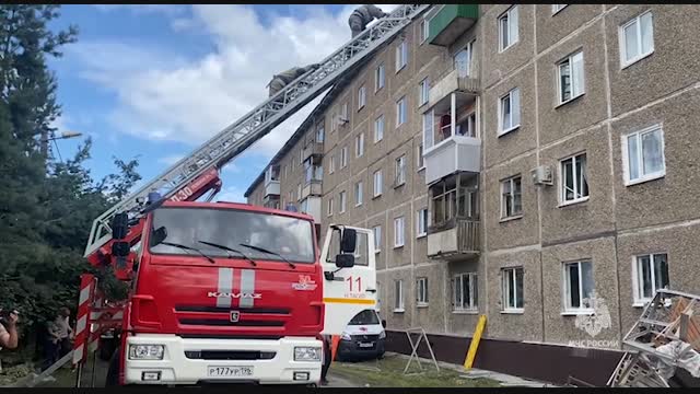 Орусиядагы Нижний Тагил шаарында беш кабаттуу үйдө газ жарылып, бир бөлүгү урап калды