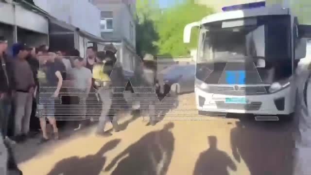 Орусияда күч органдары мигранттардын жатаканасын текшерди