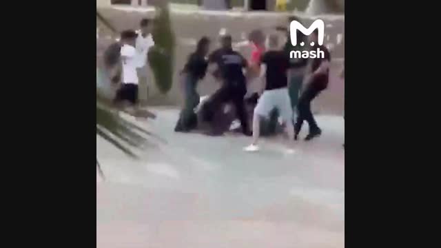 Испанияда мигранттар менен жергиликтүүлөрдүн массалык мушташы катталды