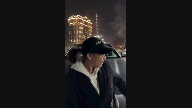 Ырчы Гүлзада Рыскулова жаңы унаалуу болгонун сүйүнчүлөдү