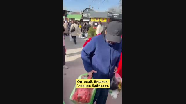 Бишкекте базардын жаныдагы тротуардан унаа айдаган аялдын видеосу тарады 