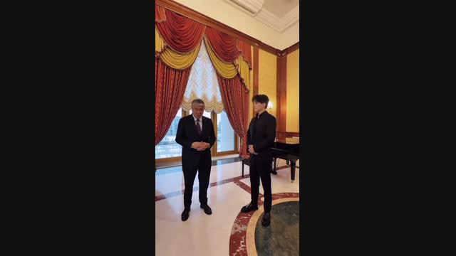 Димаш Кудайберген "Түрксой" уюмунун медалы менен сыйланды