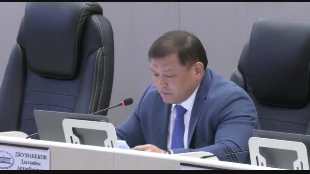 Депутат мыйзам долбоорундагы араб терминдин түшүндүрмөсүн сурады