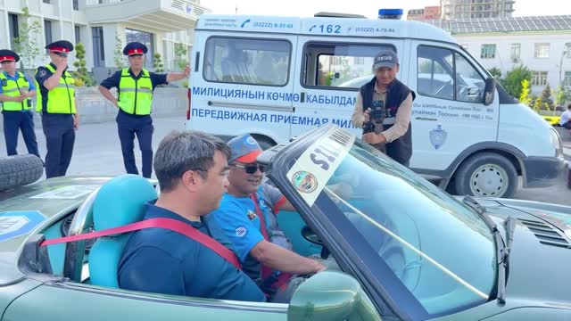 Германиядан келген туристтер Ошко 5 унаа белек кылышты