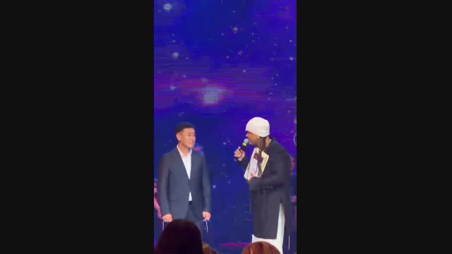Бишкекке келген дүйнөлүк жылдыз Эндрю эмнеге ыйлады?