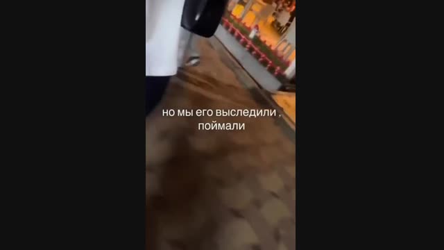 Оштогу парктардын биринде жигит кыздарга ыдык көрсөткөнү айтылууда