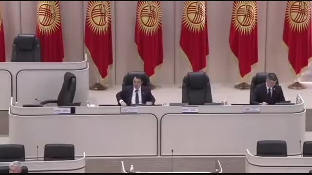 Депутат Таалайбек Сарыбашов Ош–Алай жолундагы селден каза болгондорго көңүл айтты