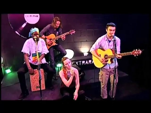 Кыргыз жигити Нурбек, Англияда ырдайт.