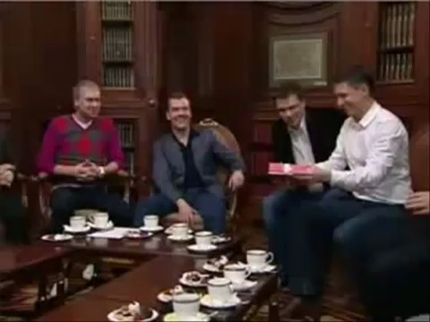 Медведев жана Комеди клаб