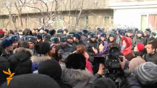 Митингчилер күчтөп таратылды