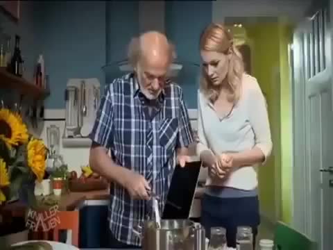 iPad чо&#1187; атанын колунда)))