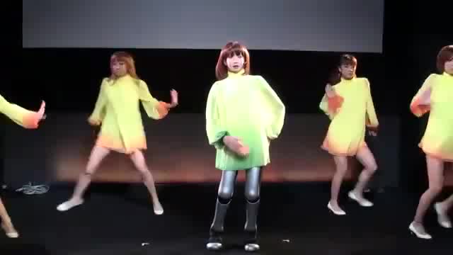 Робот кыз ырдайт - Япония