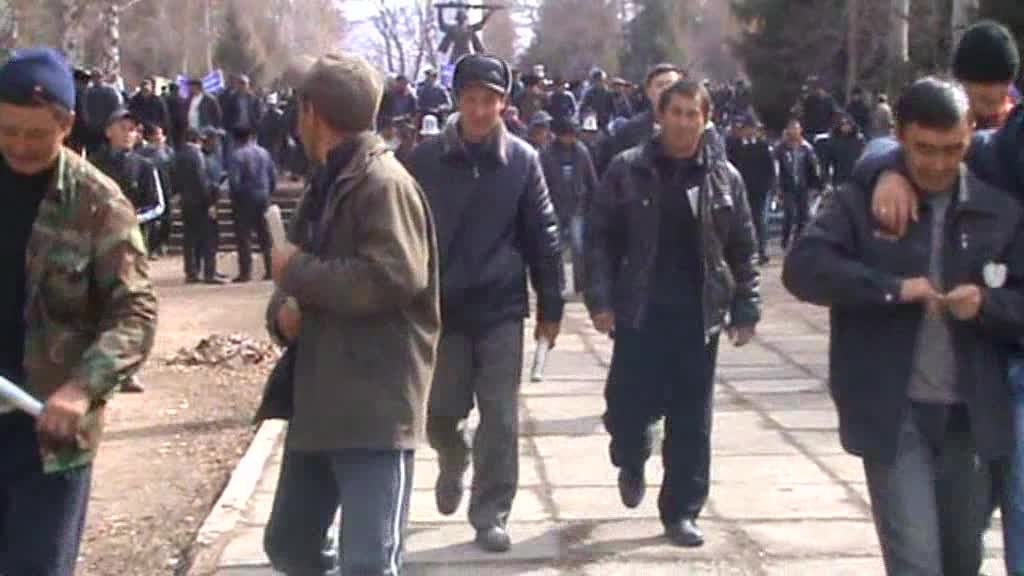 Каракол шаарындагы митингге 2000 киши чыкты