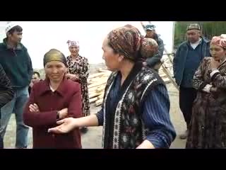 Баткен Жийде айылы, элдин абалы. Элдер зар какшоодо.