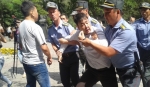 “Шералы хандын чокою” аттуу акциясына чыккандарды милиция кармап кетти