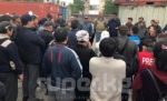 "Ош" базарындагы сатуучулар митингге чыгышты