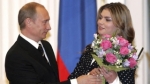 Алина Кабаева көз жарган учурда төрөткана курчоого алынган